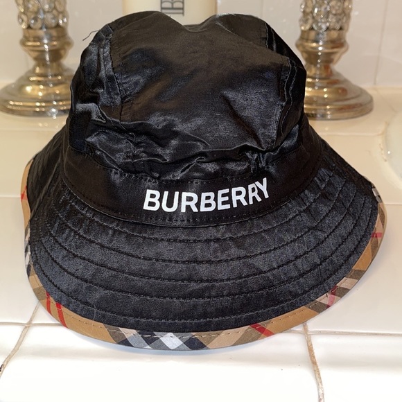 Burberry bucket hat
